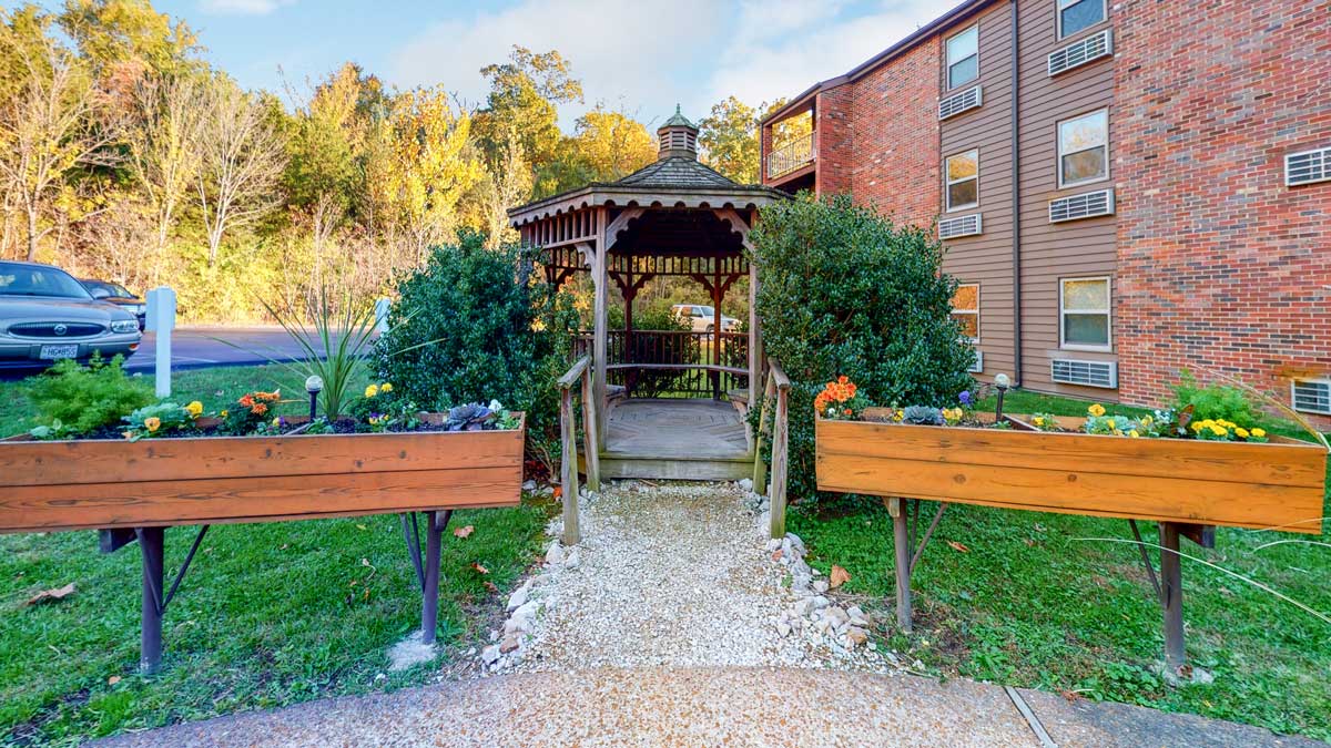 Courtyard gardens and gazebo at Autumn Ridge